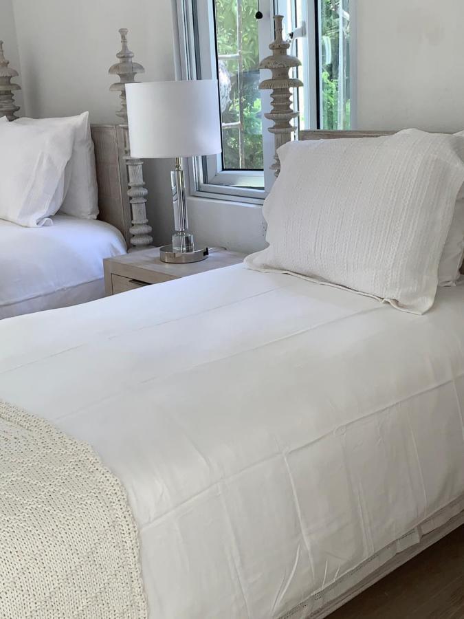 The Cay House Hotel Mangrove Cay Buitenkant foto