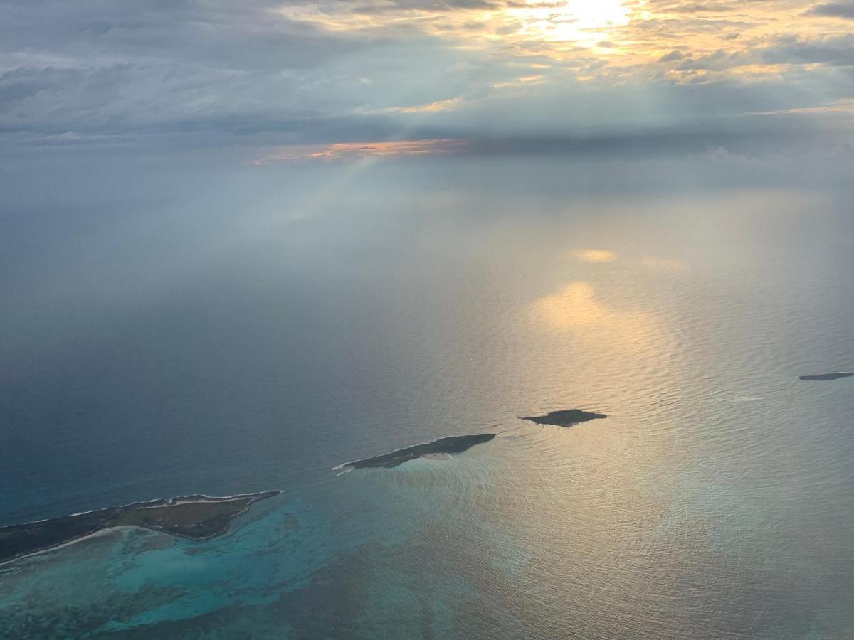 The Cay House Hotel Mangrove Cay Buitenkant foto